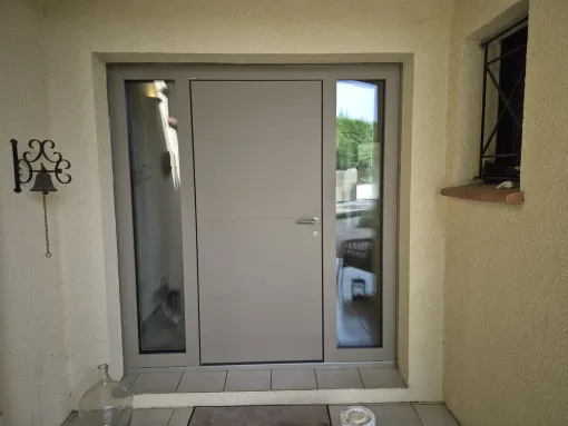 Vente et pose d'une porte d'entrée en bois/alu haut de gamme, Internorm sur Toulouse , Verfeil, Fenêtres & Cie