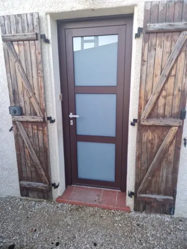Ventes et pose d'une porte d'entrée en alu sur un Verfeil, Verfeil, Fenêtres & Cie