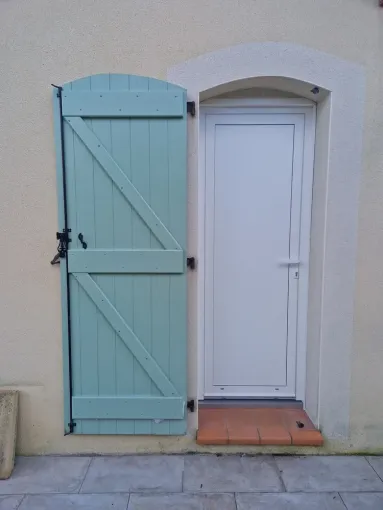 Vente et pose d'une porte de service en aluminium à L'Union, Verfeil, Fenêtres & Cie