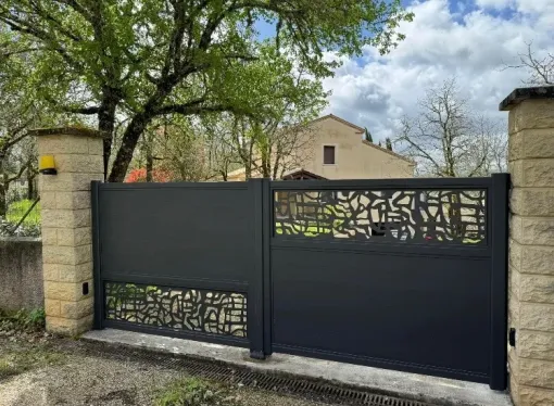 Pose d'un portail alu sur Toulouse, Verfeil, Fenêtres & Cie