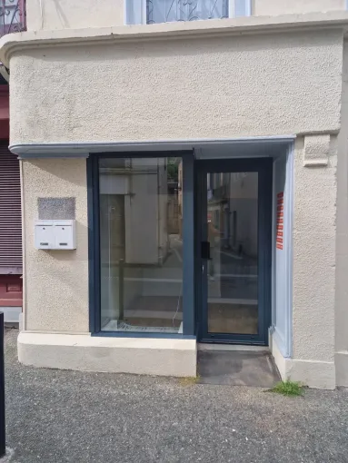 Remplacement d'une vitrine sur Bagnères de Luchon, Verfeil, Fenêtres & Cie