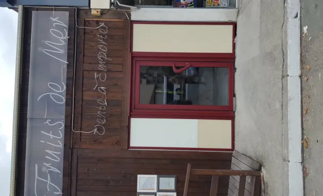 Création, vente et pose d'une porte d'entrée de restaurant sur Toulouse, Verfeil, Fenêtres & Cie