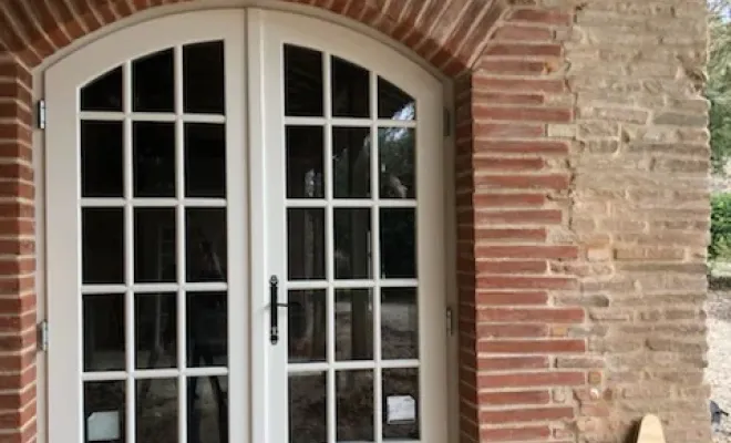 Vente et pose de menuiseries bois à l'identique des anciennes sur Castanet , Verfeil, Fenêtres & Cie