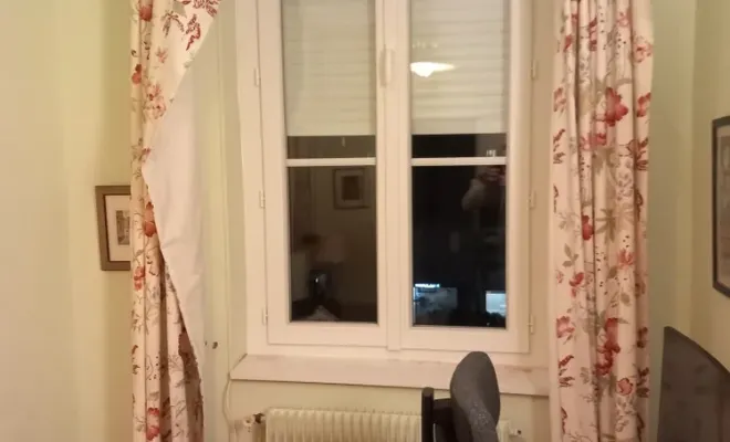 Vente et pose de menuiseries PVC avec volets roulants solaire dans un appartement sur Toulouse, Verfeil, Fenêtres & Cie