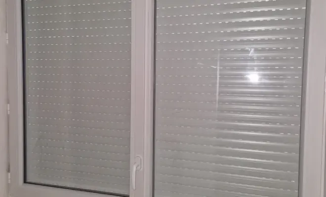 Vente et pose d'une fenêtre PVC avec un volet roulant alu solaire dans le centre de Toulouse, Verfeil, Fenêtres & Cie