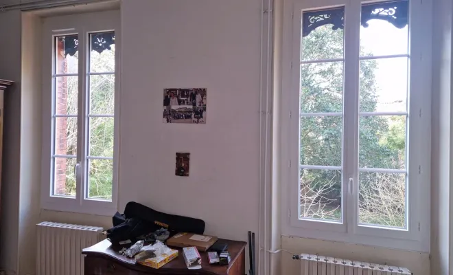 Vente et pose de menuiseries PVC avec remise en place de volet bois intérieur sur Toulouse, Verfeil, Fenêtres & Cie