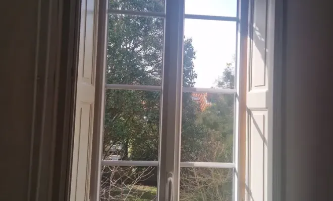 Vente et pose de menuiseries PVC avec remise en place de volet bois intérieur sur Toulouse, Verfeil, Fenêtres & Cie