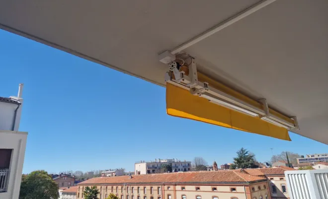 Vente et pose d'un store Banne radio sur Toulouse, Verfeil, Fenêtres & Cie