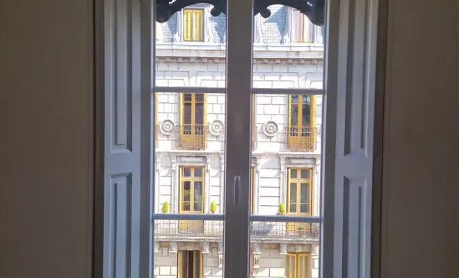 Vente et pose de menuiseries PVC avec remise en place de volets bois intérieurs sur Toulouse, Verfeil, Fenêtres & Cie