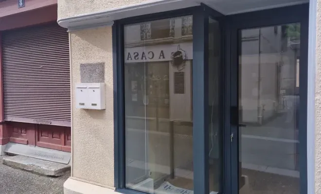 Remplacement d'une vitrine sur Bagnères de Luchon, Verfeil, Fenêtres & Cie