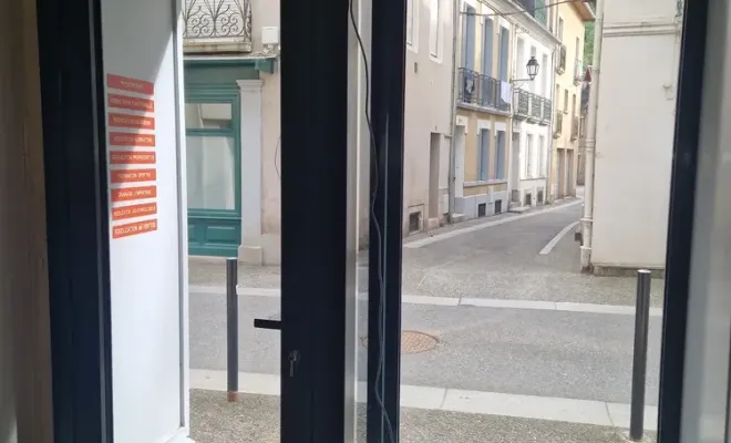 Remplacement d'une vitrine sur Bagnères de Luchon, Verfeil, Fenêtres & Cie