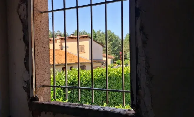 Pose d'une fenêtre PVC à Péchabou, Verfeil, Fenêtres & Cie