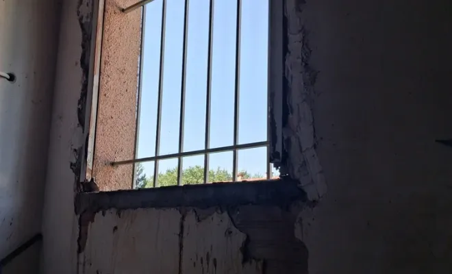 Pose d'une fenêtre PVC à Péchabou, Verfeil, Fenêtres & Cie
