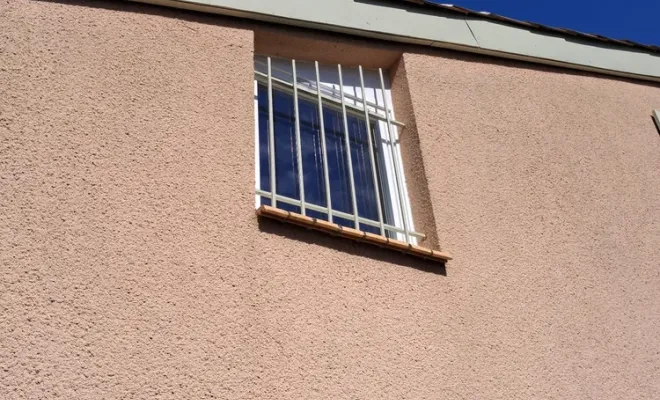 Pose d'une fenêtre PVC à Péchabou, Verfeil, Fenêtres & Cie